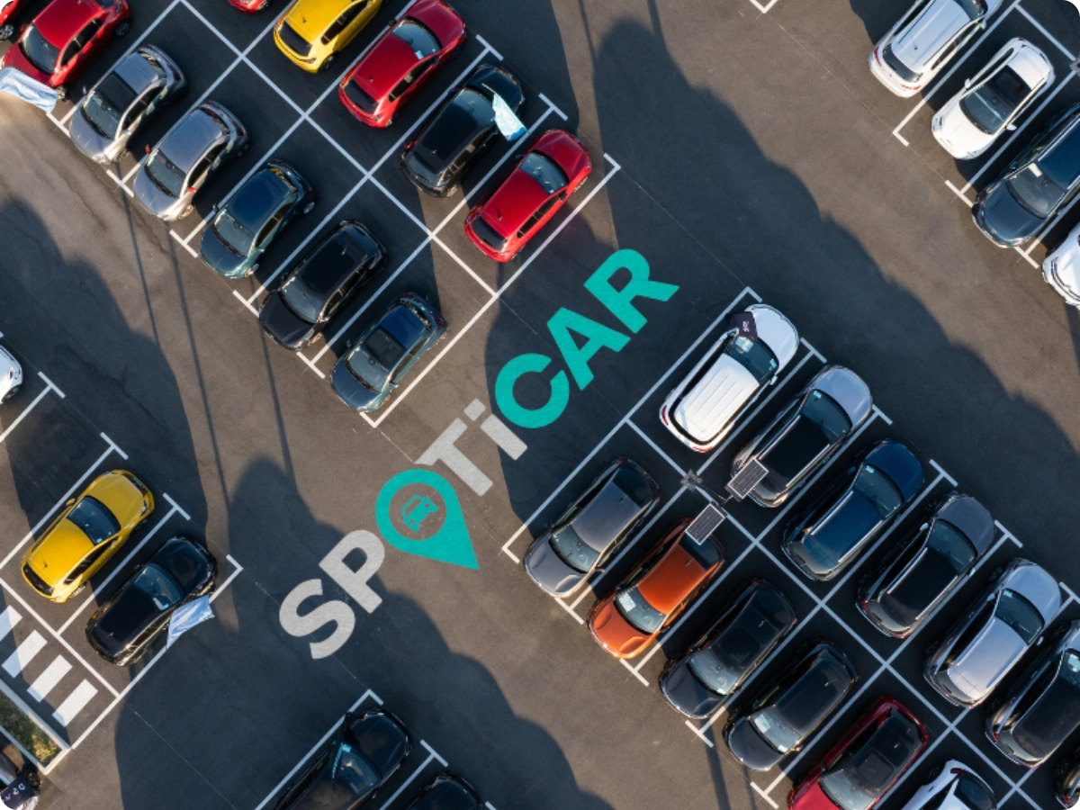 Top view of a parking area filled with vehicles, showing Spoticar Citroën‑approved used C5 Aircross availability and reliable selection.